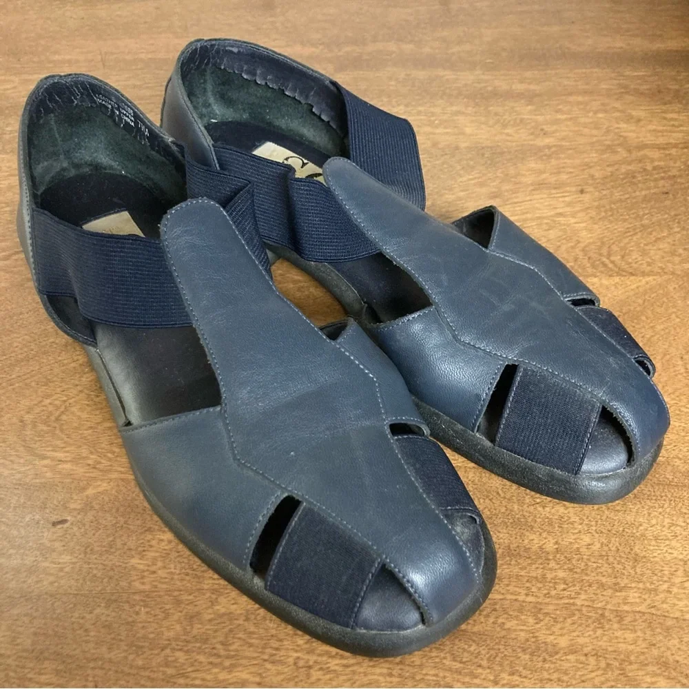 5/$15 Used Studio Collection Navy Blue Leather Sandals 7.5